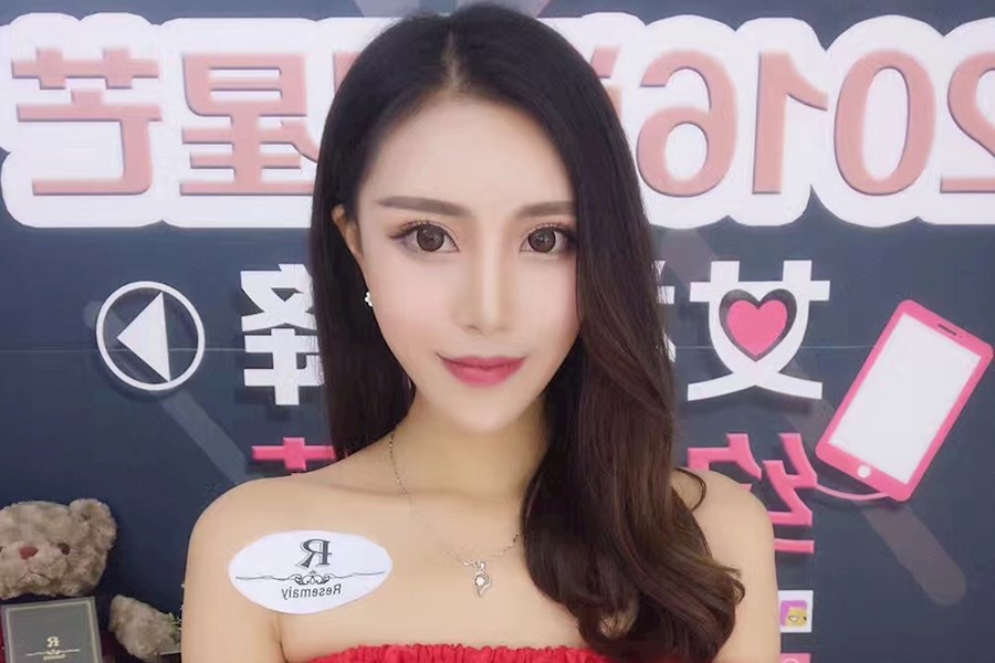 人气主播欢宝儿助力易简品牌天猫理想生活狂欢节直播