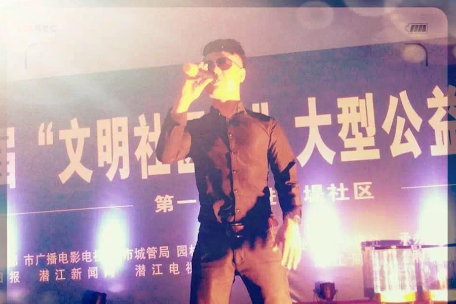 餐吧驻场男歌手-刘佳