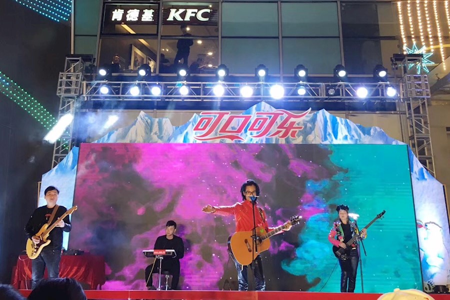 柠檬乐队龙岗星河平安夜派对活动演出现场