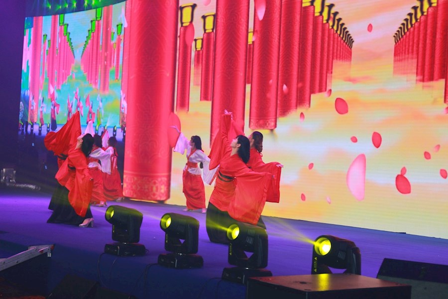 商务智能答谢晚会汉服表演舞蹈