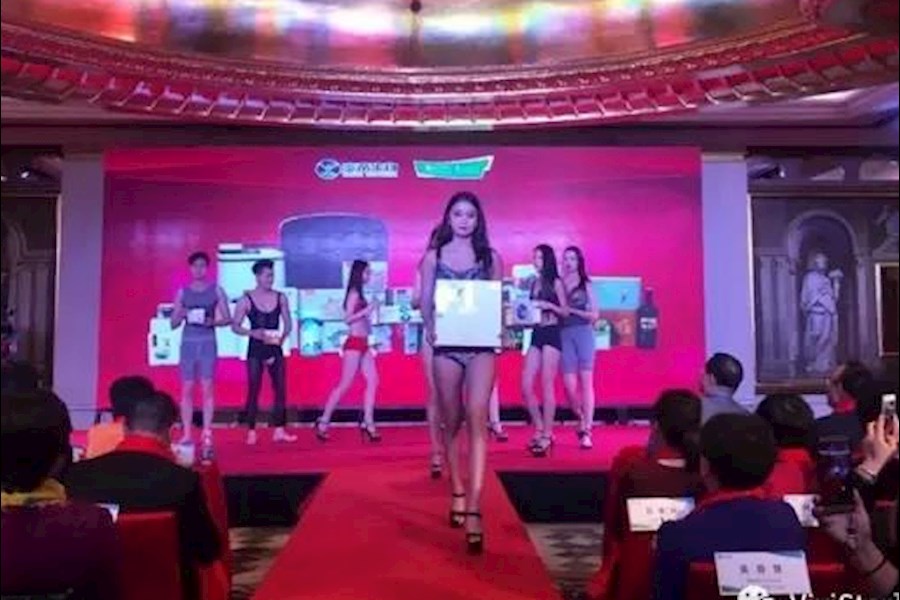 炎帝生物新品发布会产品走秀模特