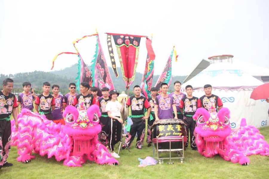 醒狮到贺与表演