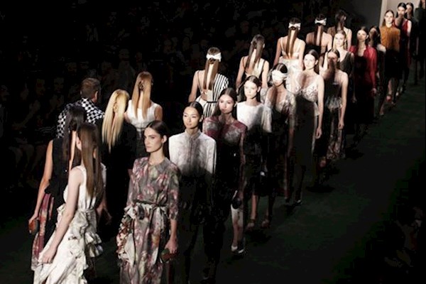 服装走秀需要模特