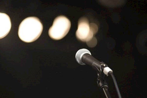 需要一名女主持