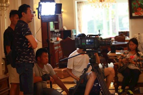 宣传片拍摄需要一男一女