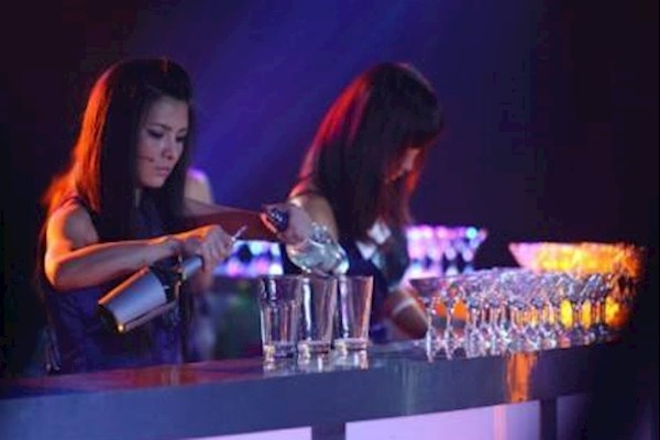 深圳晚宴需要女调酒师一名