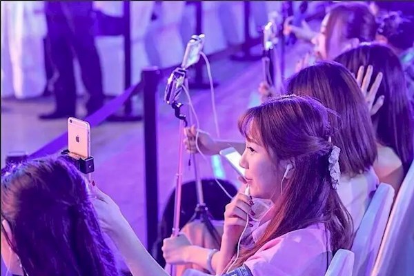 《爸爸去哪了》总导演谢涤葵和李克龙团队执导的电影10月开拍，现招想爆红的演员或直播主。