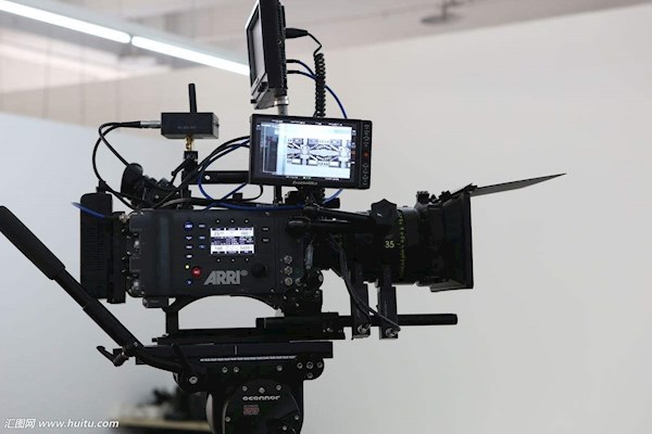 徐州会议需摄影摄像各两个机位+摇臂