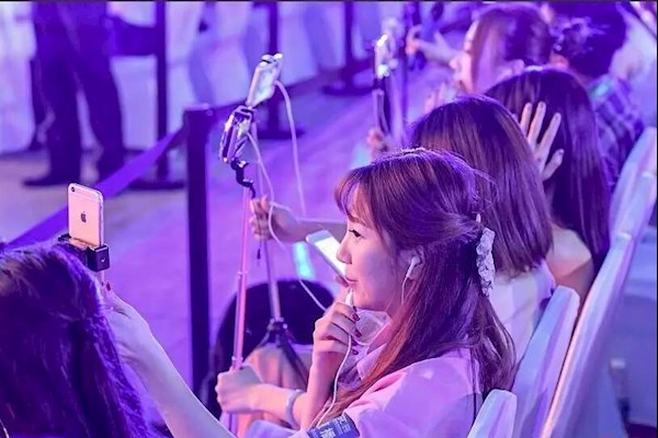 需求多名女性做网络直播