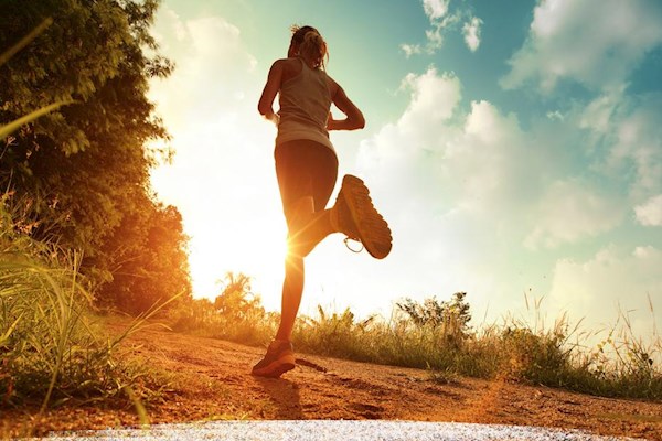 视频拍摄需要两名女模特
