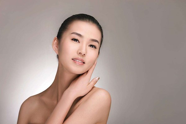 广州内衣拍摄需要两名女模