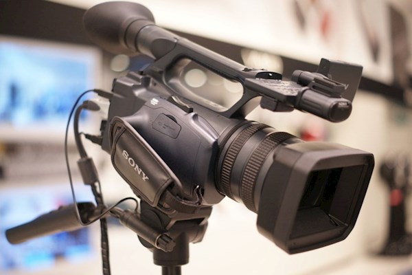 【急单 】需要现场短片拍摄灯光和拍摄师傅