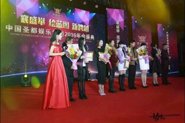 广州长隆需要一男一女主持