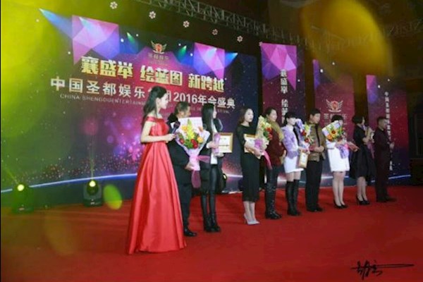 中山晚宴需要一名主持人