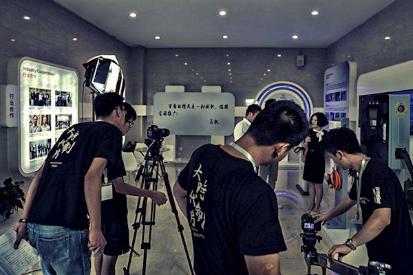 广州宣传片拍摄需要一名现代舞男演员