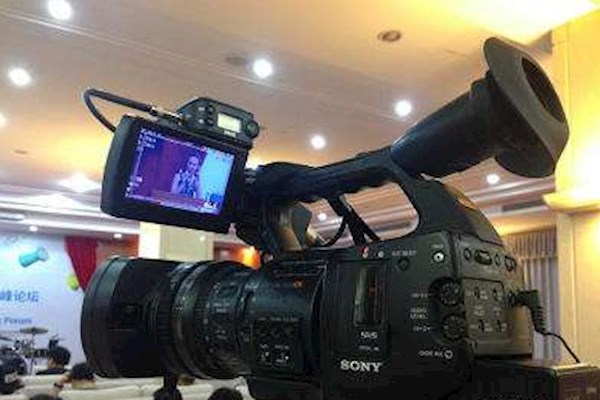  佛山大沥16号晚上需要摄影摄像各一人