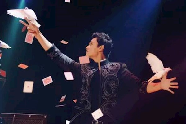 需要驻场艺人魔术小丑猪八戒卓别林等都可以