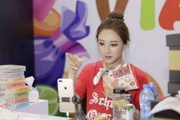 石家庄3月中旬需女主持一名，有电商直播经验