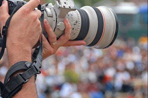 菏泽自然堂路演商场需要摄影师一名