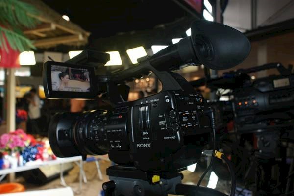 11月8，9日贵州黔西南需要摄像师一名