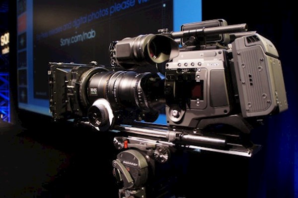 四川泸州18-19号需要摄像师一名