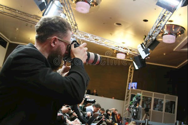 上海4月16日需要摄影师一名