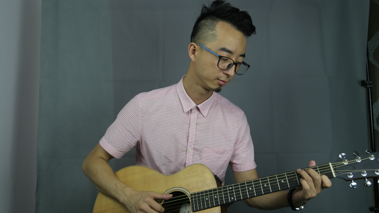 餐吧演出，实力个性弹唱男歌手-王唯安