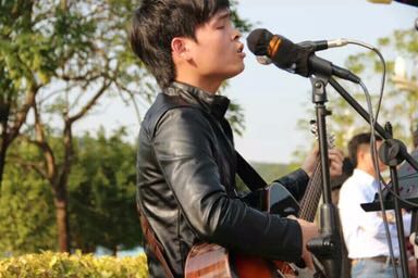 李君伦