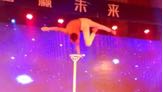 杂技太空漫步
