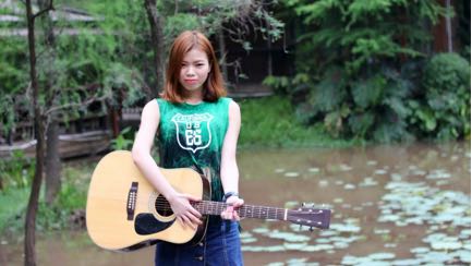 实力美女弹唱歌手—Carol