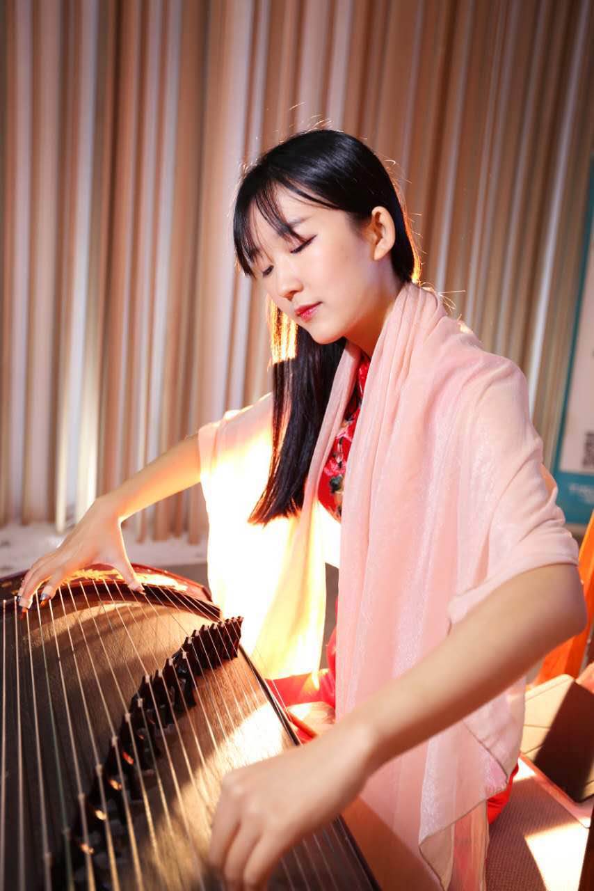 彭菡妮
