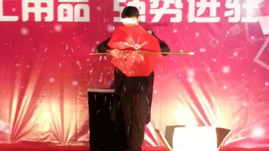 餐吧小型魔术互动秀小豪