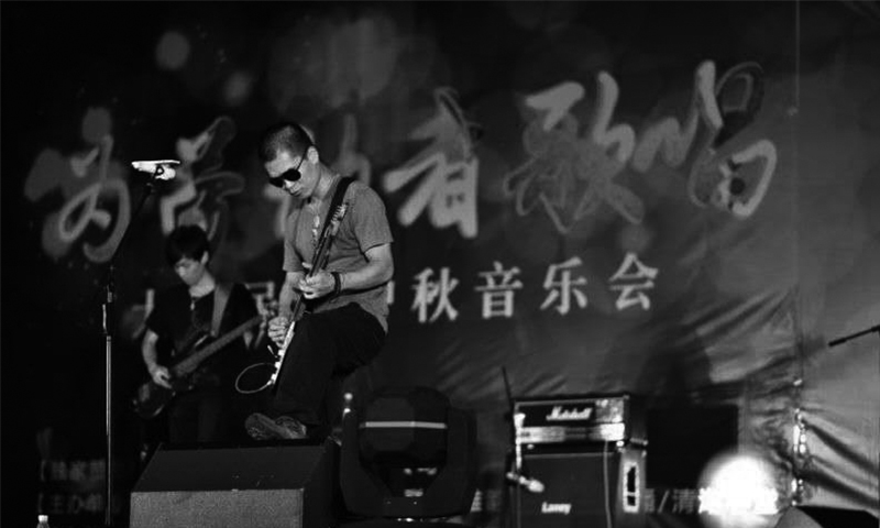 吉他男歌手-刘旭强