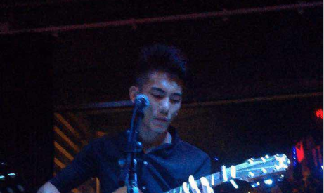 吉他歌手--覃中庆