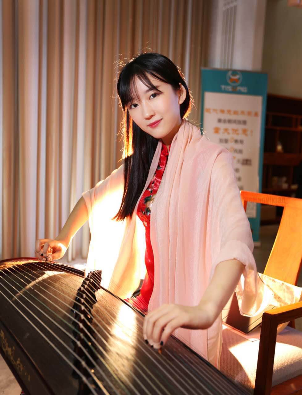 彭菡妮