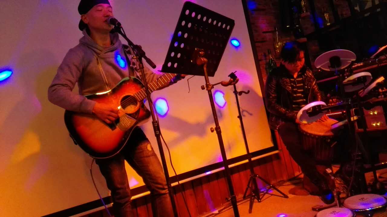 餐吧 商演-活力无限弹唱男乐队 三人组合