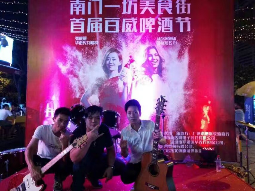 李伟