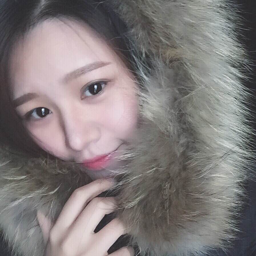 左霞