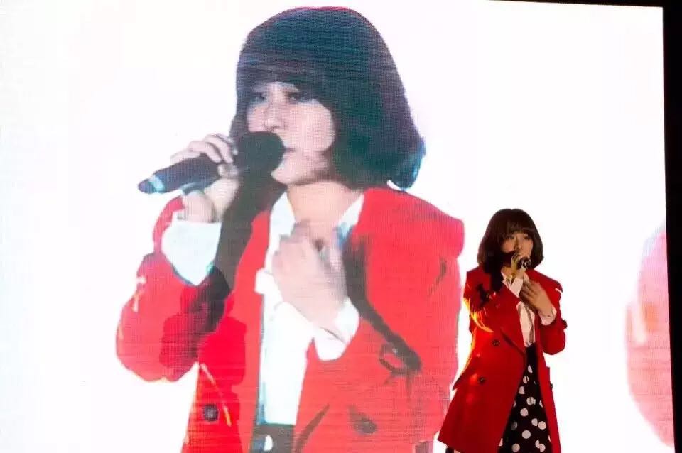 餐吧演出，爽性女歌手张大新