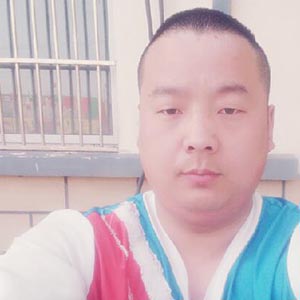 青年杂技小哥