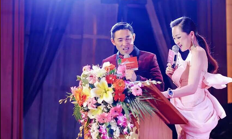 Hold场气质女主持-刘娜