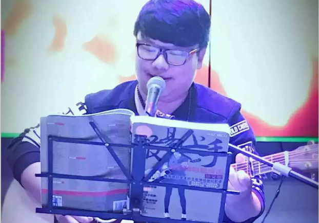 吉他弹唱男歌手——小臣
