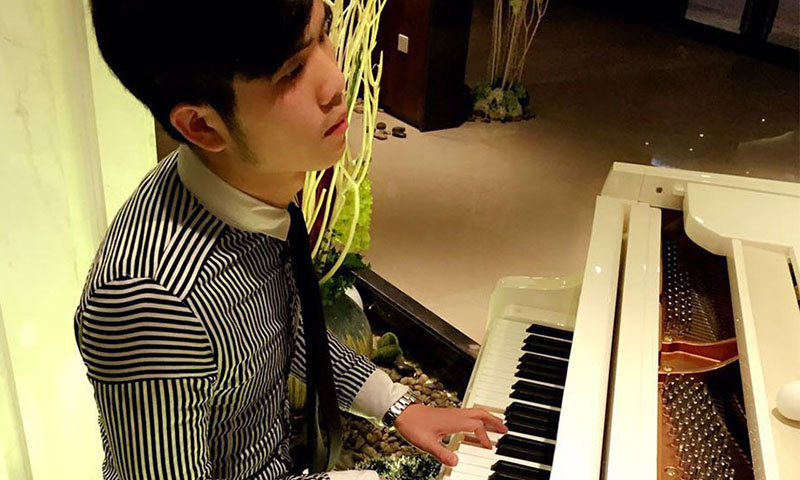 餐吧演出，钢琴王子古先生