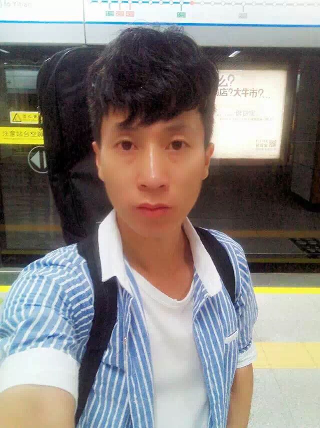 李伟