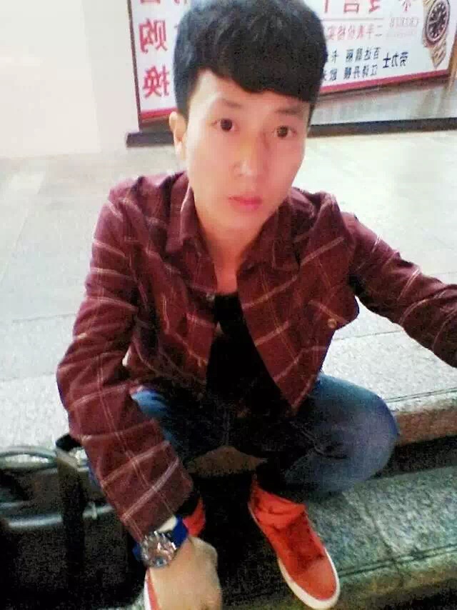 李伟