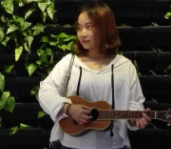 弹唱女歌手 --- 小鱼