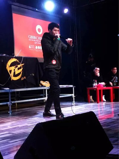 杨涅