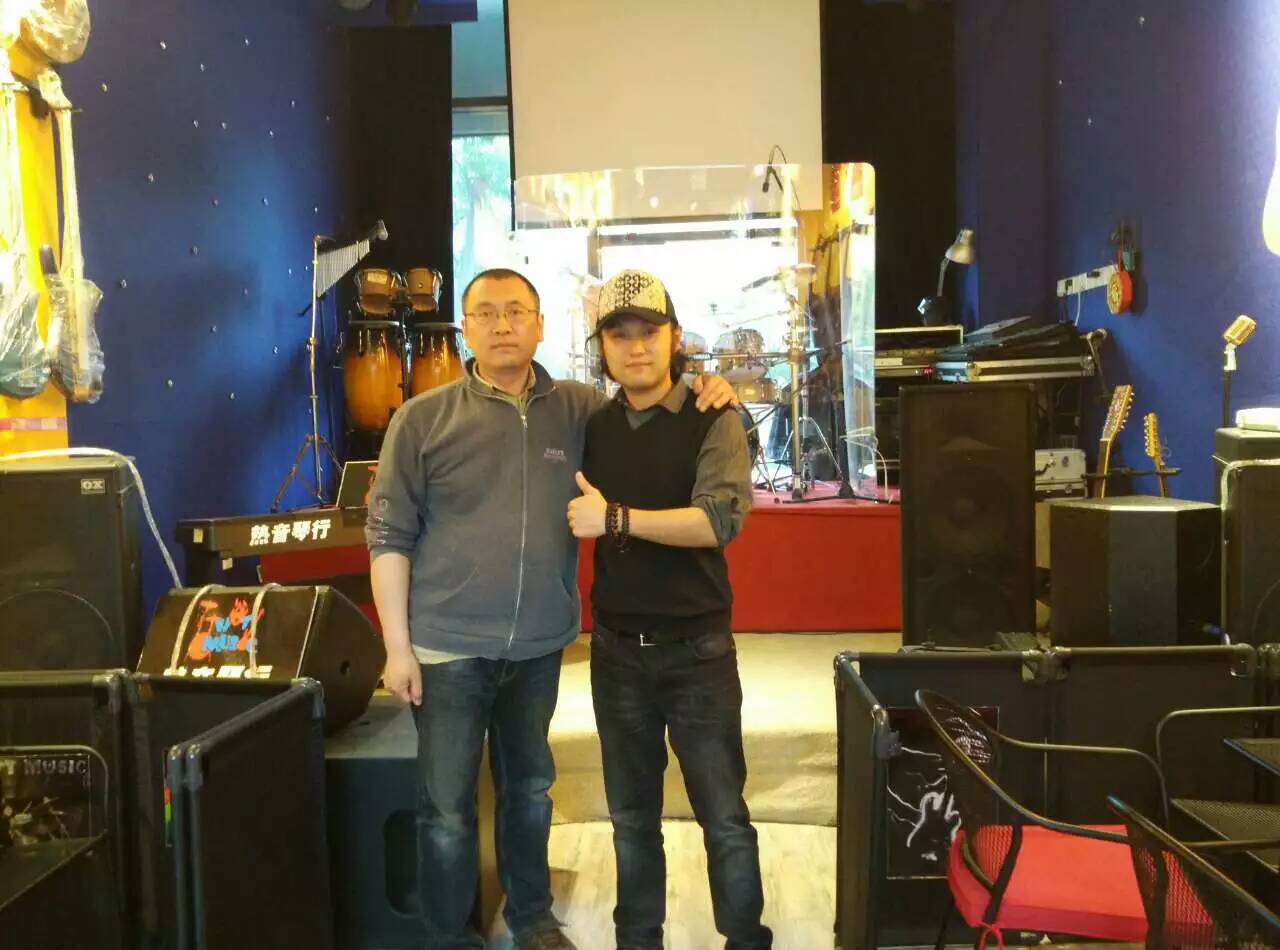 餐吧驻场表演-派乐队